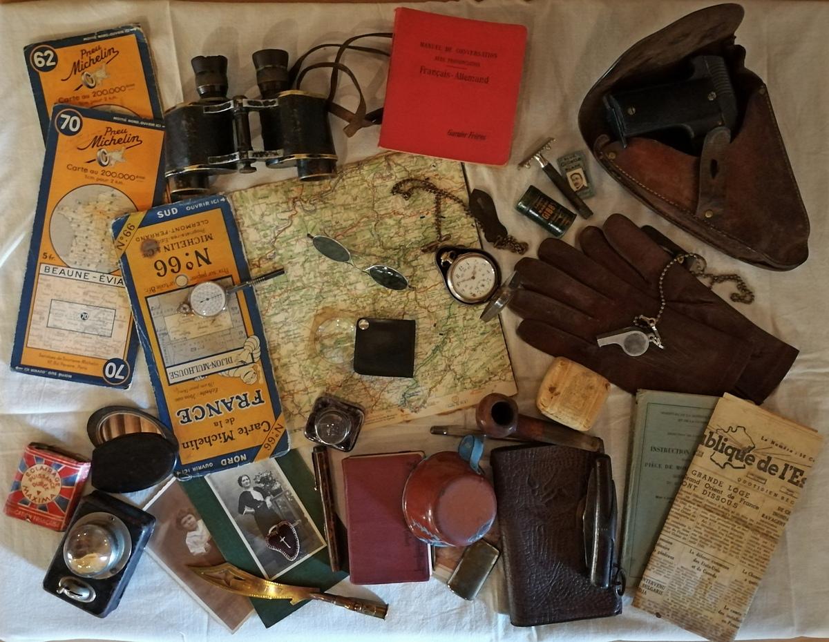 17 b vitrine officier 02